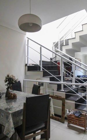Casa à venda com 220m², 3 quartos e 2 vagas Casa à venda com 220m², 3 quartos e 2 vagasSala de Jantar