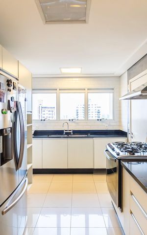 Apartamento à venda com 211m², 3 quartos e 4 vagas Apartamento à venda com 211m², 3 quartos e 4 vagasCozinha