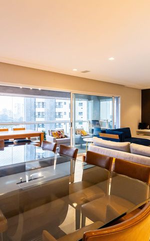 Apartamento à venda com 211m², 3 quartos e 4 vagas Apartamento à venda com 211m², 3 quartos e 4 vagasSala de jantar