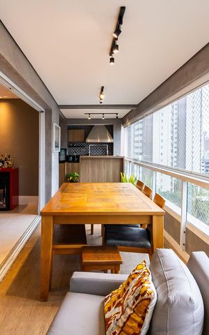 Apartamento à venda com 211m², 3 quartos e 4 vagas Apartamento à venda com 211m², 3 quartos e 4 vagasVaranda