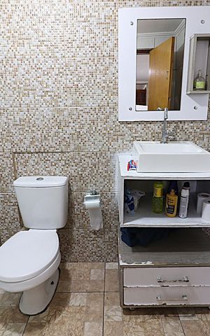 Casa à venda com 90m², 2 quartos e 2 vagasBanheiro
