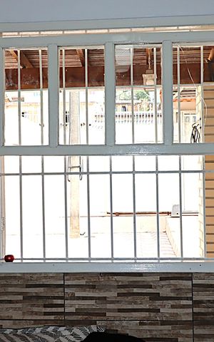 Casa à venda com 90m², 2 quartos e 2 vagasJanela do Quarto 1