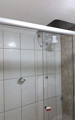 Casa à venda com 90m², 2 quartos e 2 vagasBanheiro