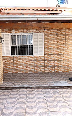 Casa à venda com 90m², 2 quartos e 2 vagasFachada da casa