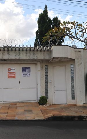 Casa para alugar com 211m², 3 quartos e 2 vagasPlaquinha