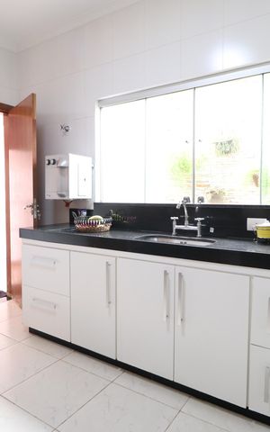 Casa para alugar com 211m², 3 quartos e 2 vagasCozinha