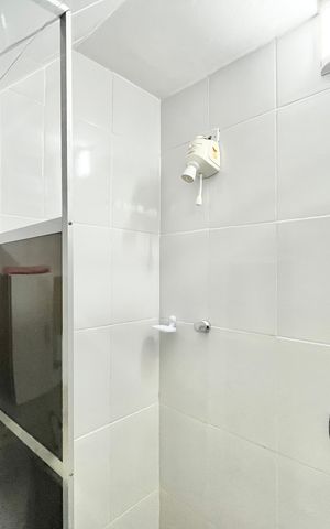 Casa à venda com 72m², 2 quartos e 1 vaga Casa à venda com 72m², 2 quartos e 1 vagaBanheiro de serviço