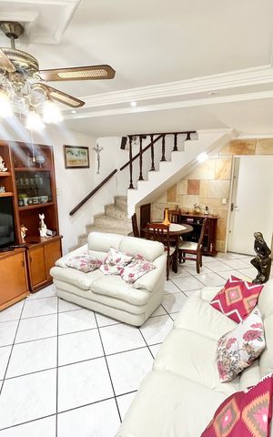Casa à venda com 72m², 2 quartos e 1 vaga Casa à venda com 72m², 2 quartos e 1 vagaSala
