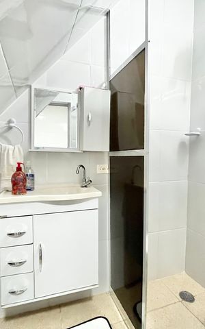 Casa à venda com 72m², 2 quartos e 1 vaga Casa à venda com 72m², 2 quartos e 1 vagaBanheiro de serviço