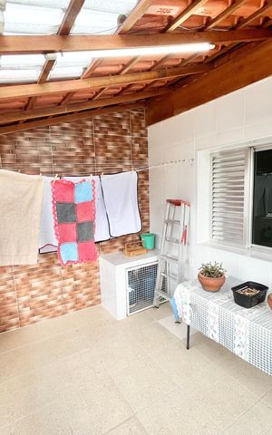 Casa à venda com 72m², 2 quartos e 1 vaga Casa à venda com 72m², 2 quartos e 1 vagaVaranda