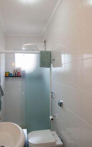 Casa à venda com 195m², 4 quartos e 2 vagas Casa à venda com 195m², 4 quartos e 2 vagasBanheiro 2