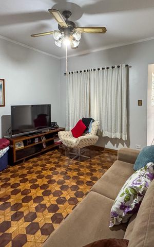 Casa à venda com 150m², 2 quartos e 2 vagas Casa à venda com 150m², 2 quartos e 2 vagasSala
