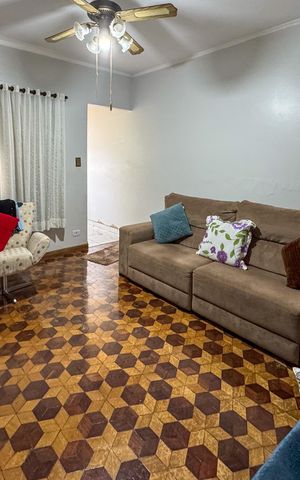 Casa à venda com 150m², 2 quartos e 2 vagas Casa à venda com 150m², 2 quartos e 2 vagasSala
