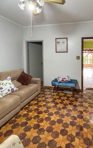 Casa à venda com 150m², 2 quartos e 2 vagas Casa à venda com 150m², 2 quartos e 2 vagasSala