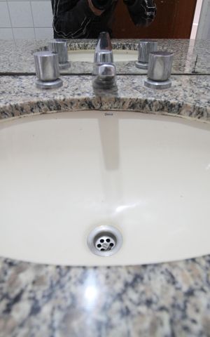 Apartamento para alugar com 130m², 5 quartos e 3 vagasBanheiro da Suíte 2 - Torneira