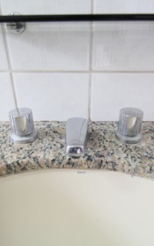 Apartamento para alugar com 130m², 5 quartos e 3 vagasBanheiro da Suíte 1 - Torneira