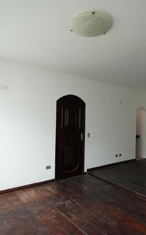Casa para alugar com 124m², 2 quartos e 2 vagasSala