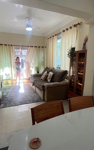 Casa à venda com 105m², 2 quartos e 2 vagas Casa à venda com 105m², 2 quartos e 2 vagasSala