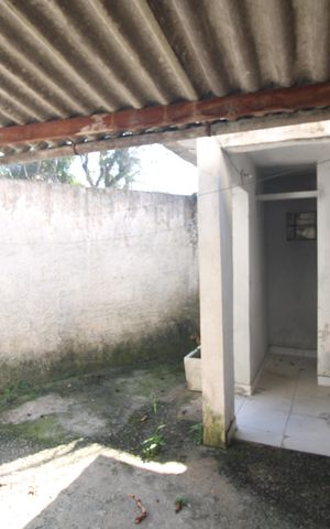 Casa para alugar com 156m², 2 quartos e 1 vagaFundos da casa