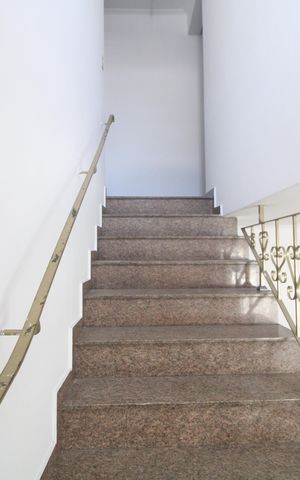 Casa à venda com 179m², 3 quartos e 2 vagasEscada