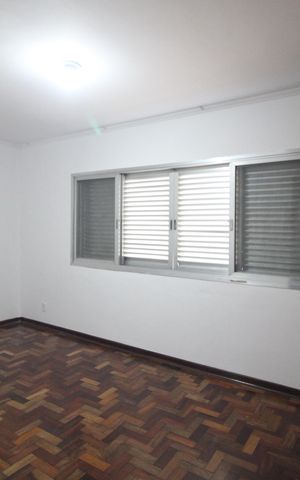 Casa à venda com 179m², 3 quartos e 2 vagasSuíte