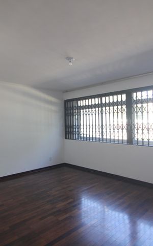 Casa à venda com 179m², 3 quartos e 2 vagasSala 1