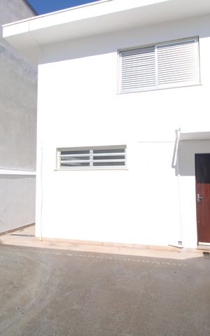 Casa à venda com 179m², 3 quartos e 2 vagasFundos da casa