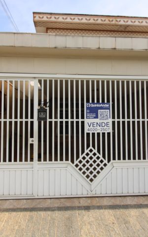 Casa para alugar com 140m², 4 quartos e 2 vagasFachada