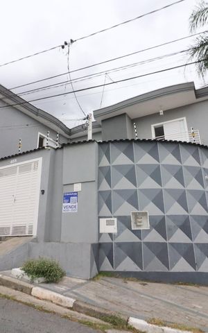 Casa à venda com 175m², 4 quartos e 4 vagasFachada