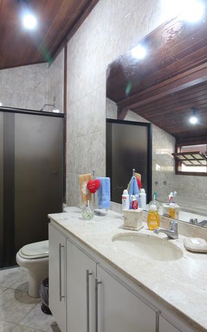 Casa à venda com 320m², 4 quartos e 4 vagasQuarto 4 - Suíte