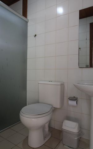 Casa à venda com 320m², 4 quartos e 4 vagasBanheiro Social