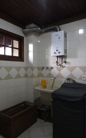 Casa à venda com 320m², 4 quartos e 4 vagasÁrea de Serviço