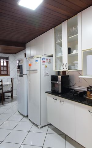 Casa à venda com 320m², 4 quartos e 4 vagasCozinha