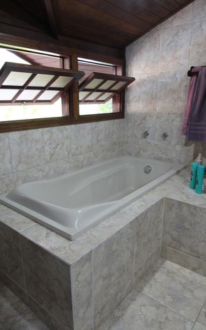 Casa à venda com 320m², 4 quartos e 4 vagasQuarto 4 - Suíte