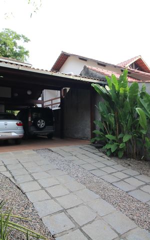 Casa à venda com 320m², 4 quartos e 4 vagasGaragem