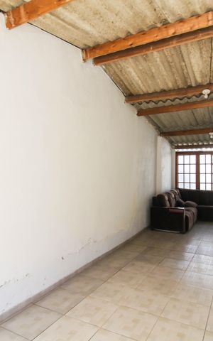 Casa à venda com 100m², 4 quartos e 2 vagas Casa à venda com 100m², 4 quartos e 2 vagasÁrea externa