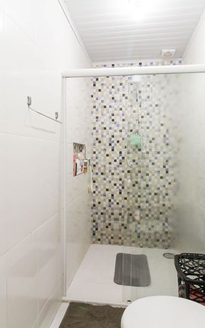 Casa à venda com 100m², 4 quartos e 2 vagas Casa à venda com 100m², 4 quartos e 2 vagasBanheiro