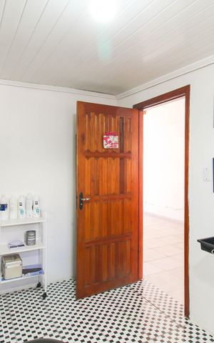 Casa à venda com 100m², 4 quartos e 2 vagas Casa à venda com 100m², 4 quartos e 2 vagasÁrea externa