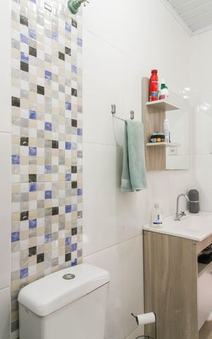 Casa à venda com 100m², 4 quartos e 2 vagas Casa à venda com 100m², 4 quartos e 2 vagasBanheiro