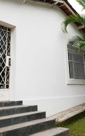 Casa para alugar com 18m², 3 quartos e 11 vagas Casa para alugar com 18m², 3 quartos e 11 vagasFachada