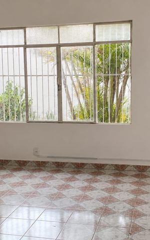 Casa para alugar com 18m², 3 quartos e 11 vagas Casa para alugar com 18m², 3 quartos e 11 vagasSala