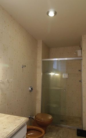 Apartamento à venda com 240m², 4 quartos e 2 vagasBanheiro da Suíte 1