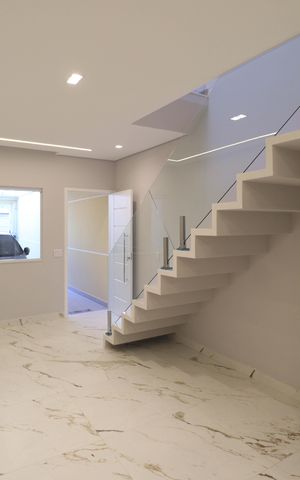 Casa à venda com 95m², 3 quartos e 2 vagas Casa à venda com 95m², 3 quartos e 2 vagasSala