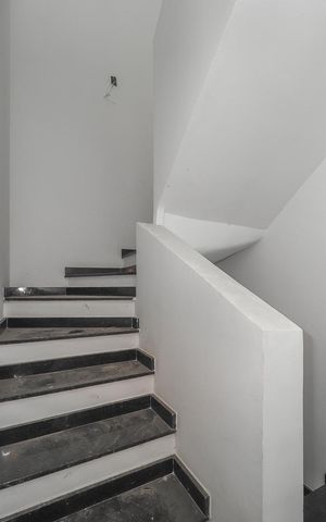 Casa à venda com 140m², 3 quartos e 2 vagasEscada 2