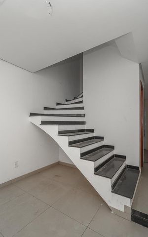 Casa à venda com 140m², 3 quartos e 2 vagasEscada