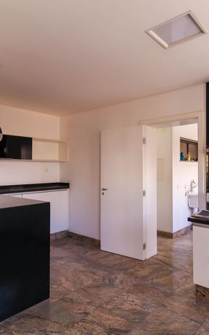 Apartamento para alugar com 298m², 4 quartos e 5 vagas Apartamento para alugar com 298m², 4 quartos e 5 vagasCozinha