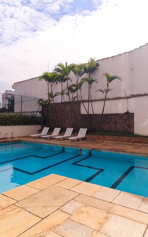 Apartamento para alugar com 298m², 4 quartos e 5 vagas Apartamento para alugar com 298m², 4 quartos e 5 vagasÁrea comum - Piscina