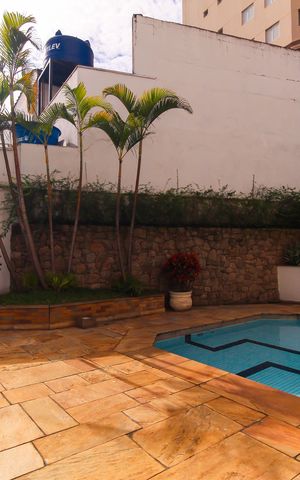 Apartamento para alugar com 298m², 4 quartos e 5 vagas Apartamento para alugar com 298m², 4 quartos e 5 vagasÁrea comum - Piscina