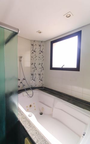 Apartamento para alugar com 298m², 4 quartos e 5 vagas Apartamento para alugar com 298m², 4 quartos e 5 vagasBanheiro da Suíte 4
