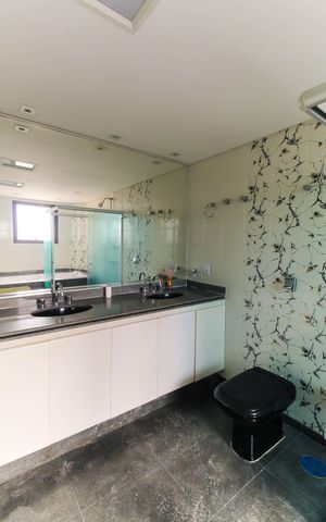 Apartamento para alugar com 298m², 4 quartos e 5 vagas Apartamento para alugar com 298m², 4 quartos e 5 vagasBanheiro da Suíte 4